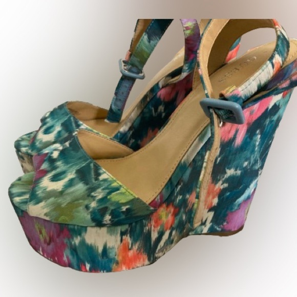 GUESS Taraji pattern wedge sandals - Picture 1 of 4